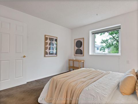 Photo 28 at 21 Longbow Square, Steeles, Toronto