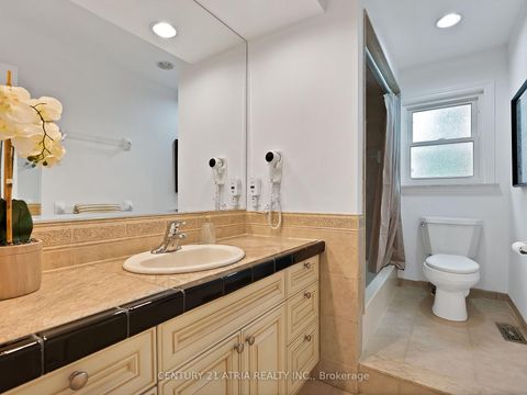 Photo 29 at 21 Longbow Square, Steeles, Toronto