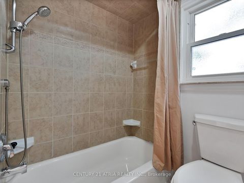 Photo 32 at 21 Longbow Square, Steeles, Toronto