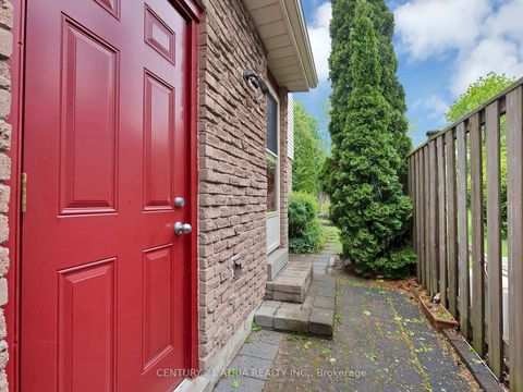 Photo 33 at 21 Longbow Square, Steeles, Toronto