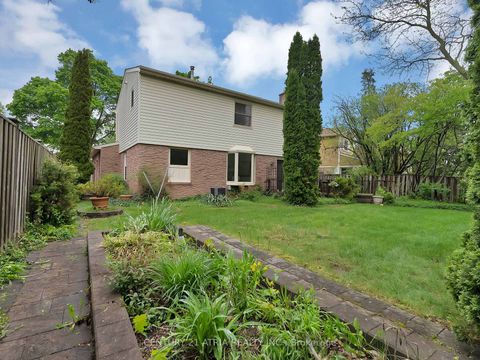 Photo 35 at 21 Longbow Square, Steeles, Toronto