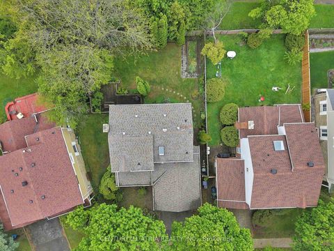 Photo 37 at 21 Longbow Square, Steeles, Toronto