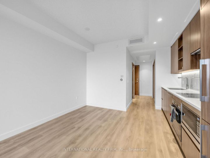 Photo 4 at 903 - 85 McMahon Drive, Bayview Village, Toronto