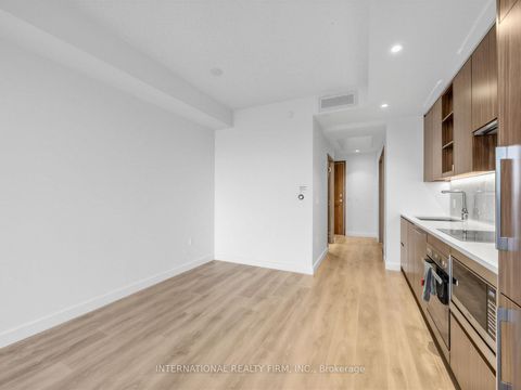 Photo 4 at 903 - 85 McMahon Drive, Bayview Village, Toronto