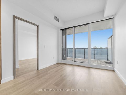 Photo 5 at 903 - 85 McMahon Drive, Bayview Village, Toronto