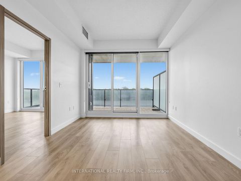 Photo 6 at 903 - 85 McMahon Drive, Bayview Village, Toronto