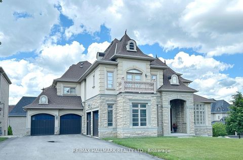 Photo 1 at 123 Carisbrooke Circle, Bayview Southeast, Aurora