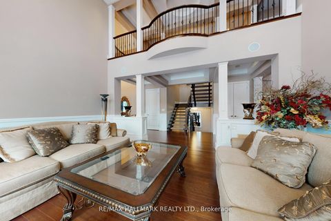 Photo 4 at 123 Carisbrooke Circle, Bayview Southeast, Aurora