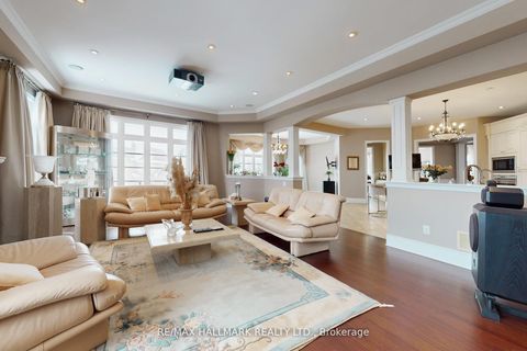 Photo 8 at 123 Carisbrooke Circle, Bayview Southeast, Aurora