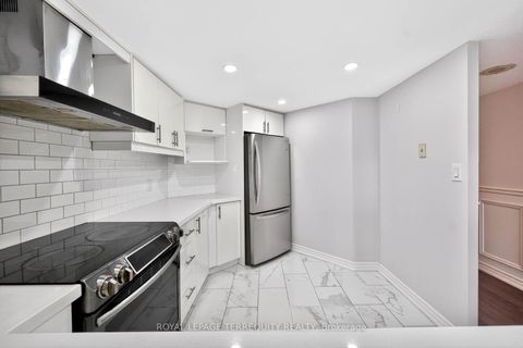 Photo 15 at 1805 - 10 Kenneth Avenue, Willowdale East, Toronto
