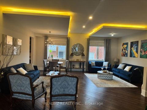 Photo 2 at 39 Hemford Crescent, Don Mills, Toronto
