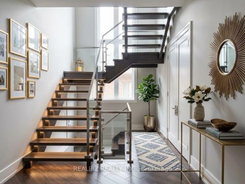Photo 3 at 39 Hemford Crescent, Don Mills, Toronto