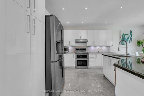 Photo 7 at 99 Red Cardinal Trail, Oak Ridges, Richmond Hill