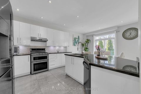 Photo 8 at 99 Red Cardinal Trail, Oak Ridges, Richmond Hill