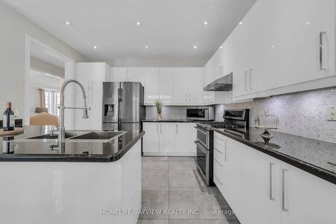 Photo 9 at 99 Red Cardinal Trail, Oak Ridges, Richmond Hill