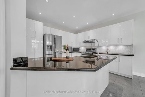 Photo 10 at 99 Red Cardinal Trail, Oak Ridges, Richmond Hill