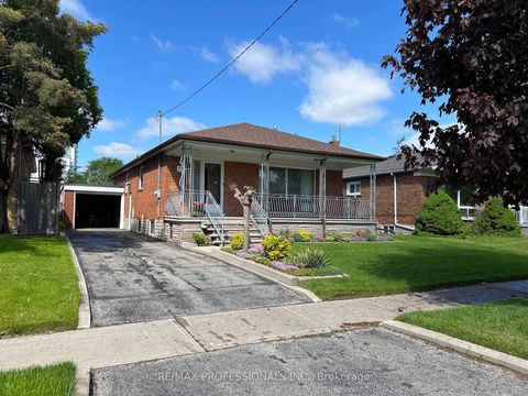 Photo 1 at 4 VAUXHALL Drive, Dorset Park, Toronto