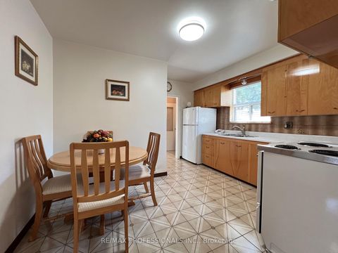 Photo 16 at 4 VAUXHALL Drive, Dorset Park, Toronto