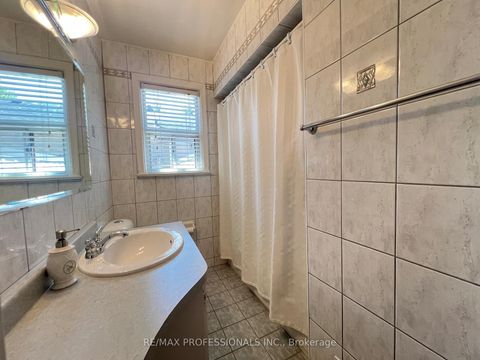 Photo 19 at 4 VAUXHALL Drive, Dorset Park, Toronto