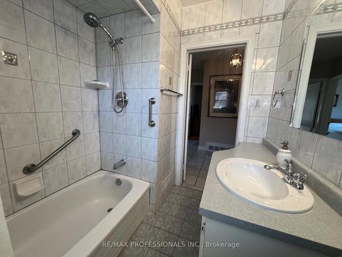 Photo 20 at 4 VAUXHALL Drive, Dorset Park, Toronto