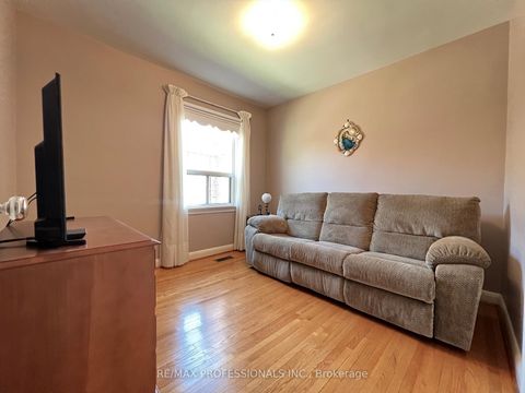 Photo 24 at 4 VAUXHALL Drive, Dorset Park, Toronto