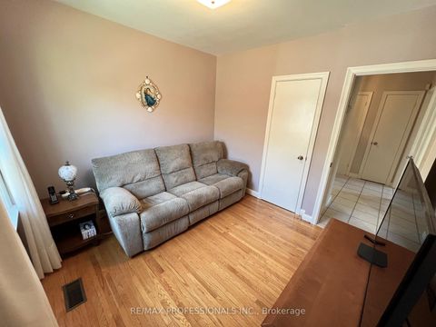 Photo 25 at 4 VAUXHALL Drive, Dorset Park, Toronto