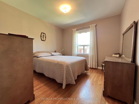 Photo 26 at 4 VAUXHALL Drive, Dorset Park, Toronto