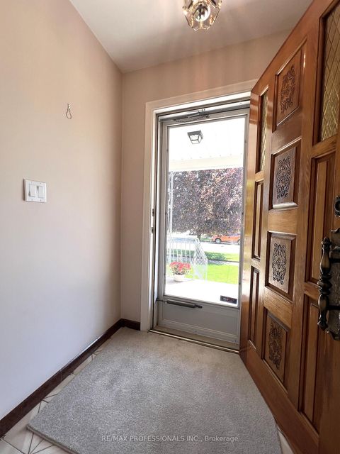 Photo 27 at 4 VAUXHALL Drive, Dorset Park, Toronto