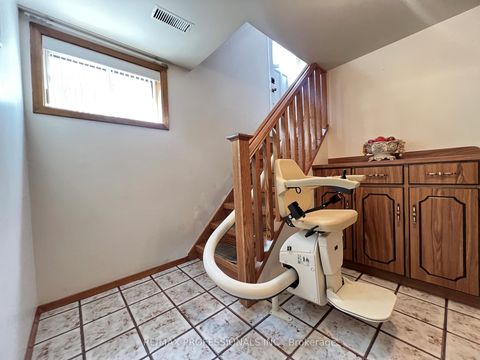 Photo 31 at 4 VAUXHALL Drive, Dorset Park, Toronto