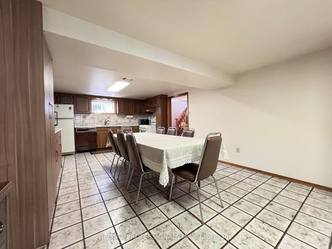 Photo 34 at 4 VAUXHALL Drive, Dorset Park, Toronto