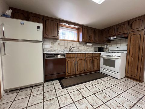 Photo 35 at 4 VAUXHALL Drive, Dorset Park, Toronto