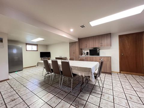 Photo 37 at 4 VAUXHALL Drive, Dorset Park, Toronto