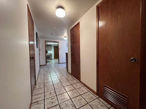 Photo 38 at 4 VAUXHALL Drive, Dorset Park, Toronto
