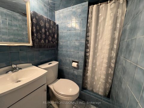 Photo 39 at 4 VAUXHALL Drive, Dorset Park, Toronto