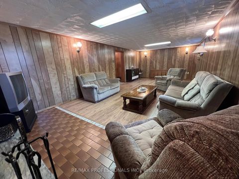 Photo 41 at 4 VAUXHALL Drive, Dorset Park, Toronto