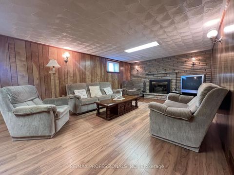 Photo 42 at 4 VAUXHALL Drive, Dorset Park, Toronto