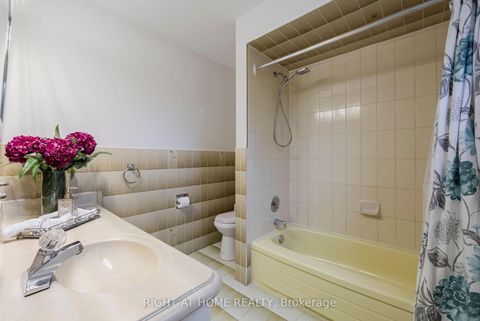 Photo 16 at 1 Tiffany Gate, South Richvale, Richmond Hill