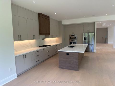 Photo 7 at 5 Cedar Crescent, Aurora Village, Aurora