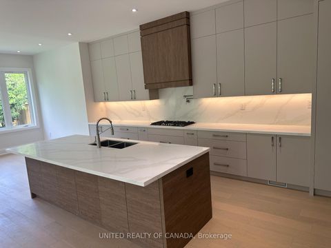 Photo 8 at 5 Cedar Crescent, Aurora Village, Aurora