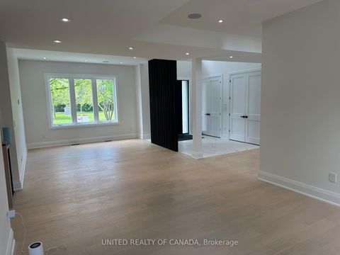 Photo 9 at 5 Cedar Crescent, Aurora Village, Aurora