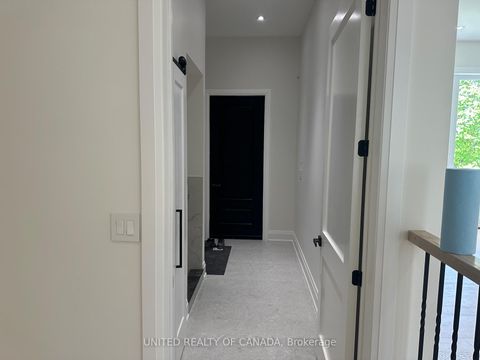Photo 10 at 5 Cedar Crescent, Aurora Village, Aurora