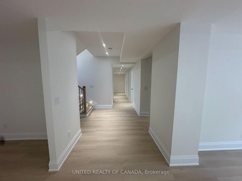 Photo 38 at 5 Cedar Crescent, Aurora Village, Aurora