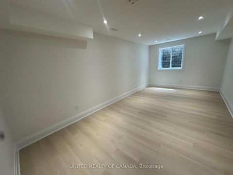 Photo 42 at 5 Cedar Crescent, Aurora Village, Aurora