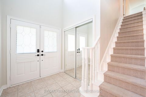 Photo 2 at 22 Laura Sabrina Drive, Sonoma Heights, Vaughan