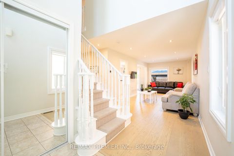 Photo 3 at 22 Laura Sabrina Drive, Sonoma Heights, Vaughan