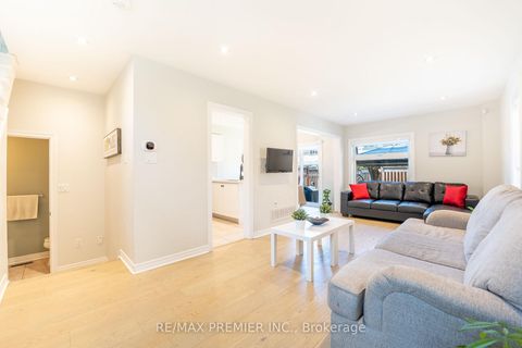 Photo 4 at 22 Laura Sabrina Drive, Sonoma Heights, Vaughan
