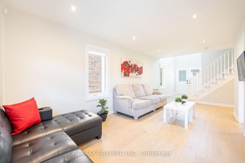 Photo 6 at 22 Laura Sabrina Drive, Sonoma Heights, Vaughan