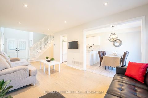 Photo 7 at 22 Laura Sabrina Drive, Sonoma Heights, Vaughan
