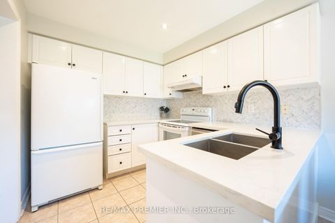 Photo 11 at 22 Laura Sabrina Drive, Sonoma Heights, Vaughan