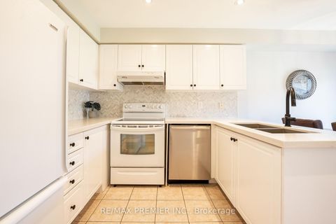 Photo 13 at 22 Laura Sabrina Drive, Sonoma Heights, Vaughan